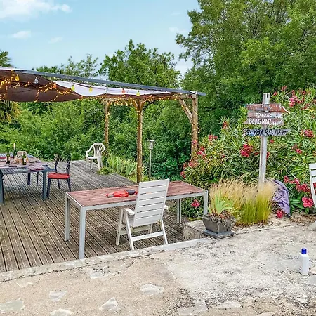 Holiday home Stunning In With Wifi Fauroux
